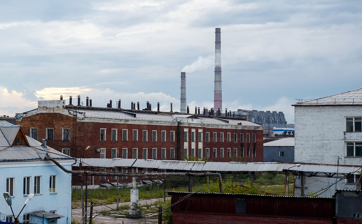 Путин поручил военным изолировать химзавод в городе в Иркутской области  